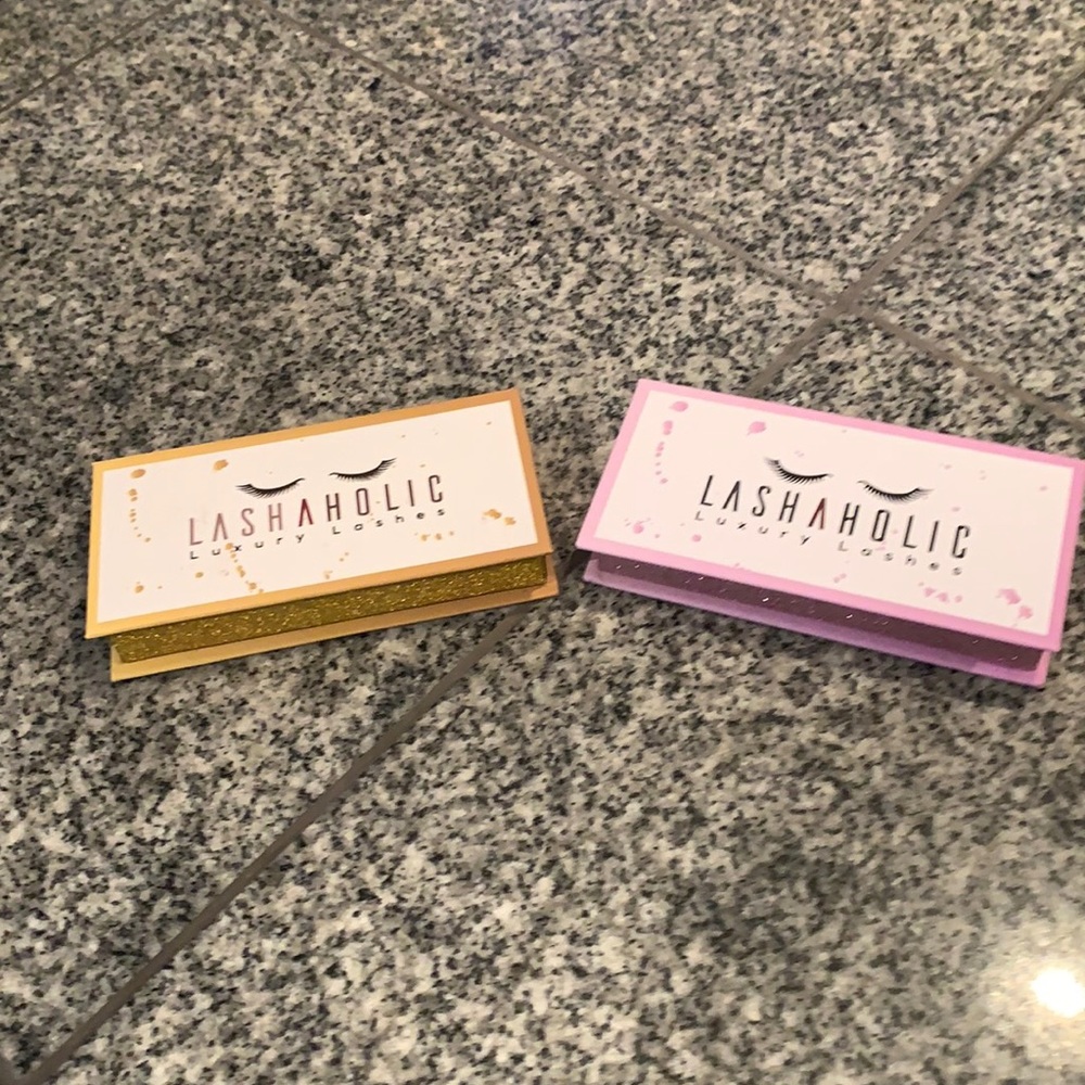 Lashaholic lashes color black